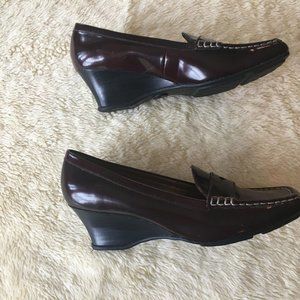 SZ 8.5 M Bass & Co Brown Wedge Penny Loafer's